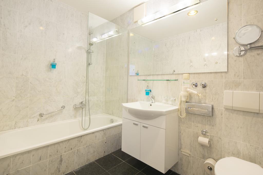 Deluxe Double Room with Sea View,1651185726:JPEG